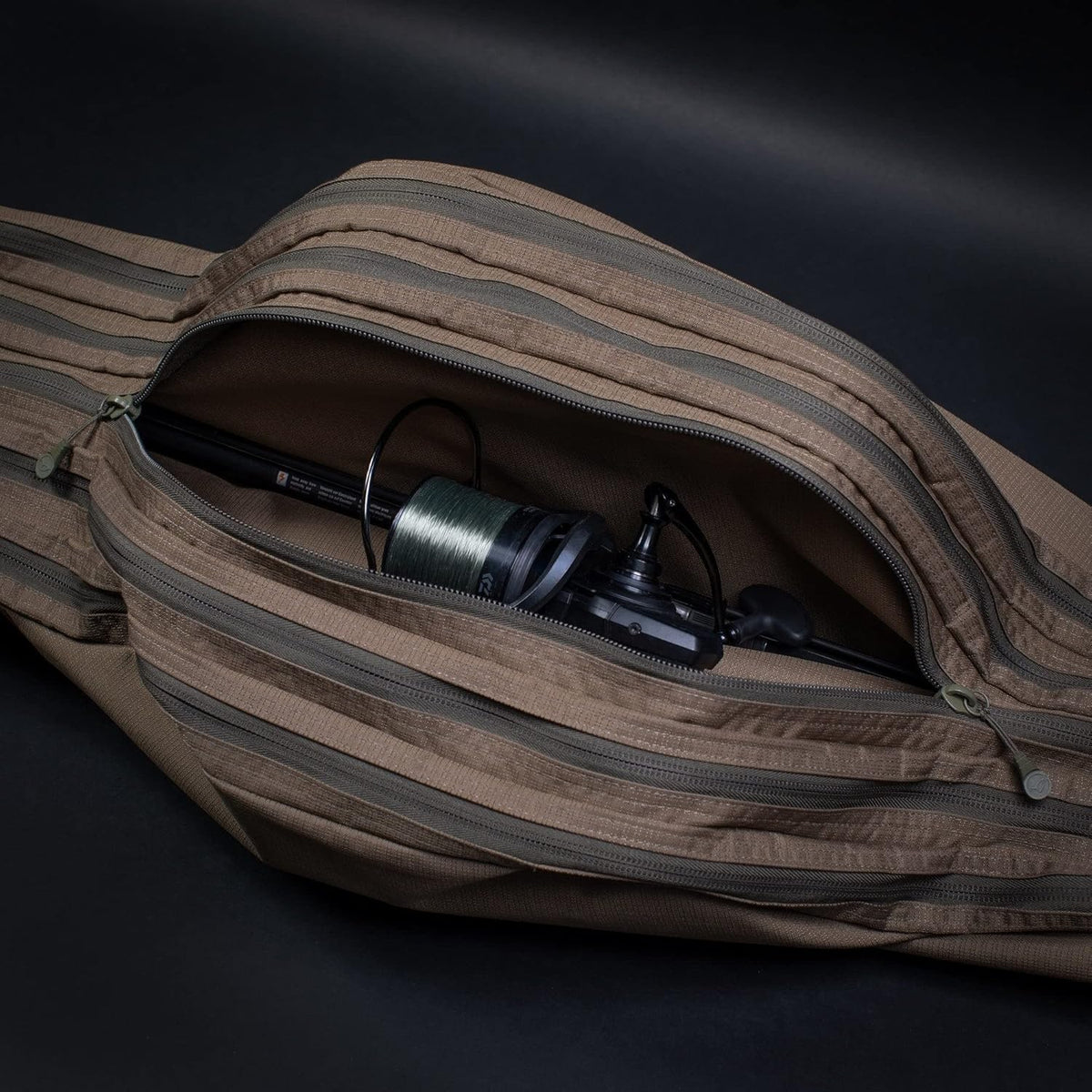 Korda Compac 5 Rod Divide Holdall - Olivgrüne Rutentasche für fünf Karpfenruten - Für 13 Fuß Ruten und 1,5 kg Gewicht - Transporttasche für Angelausrüstung