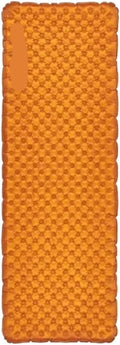 Outdoor Isomatte mit R Wert 5,8 - Orange Luftmatratze für eine Person - Isolierende Schlafunterlage für kühle Bedingungen - Für Camping und Wandern